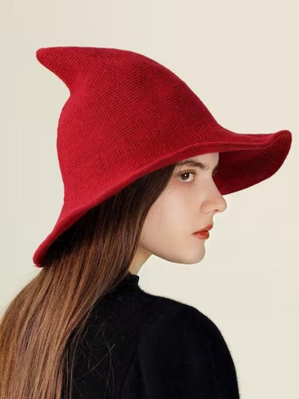 Red Women's Pointed Brim Knit Hat